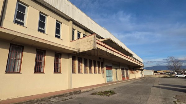 capannone in vendita ad Arezzo in zona San Leo