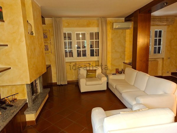 casa indipendente in vendita ad Arezzo in zona Ceciliano