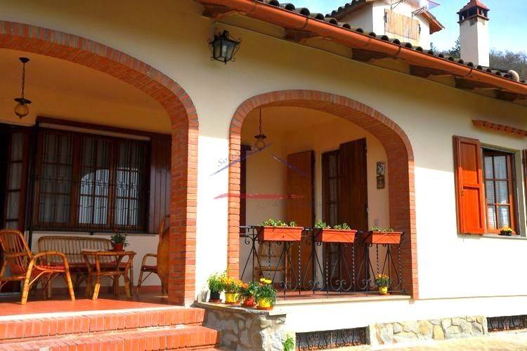 casa indipendente in vendita ad Arezzo in zona Molin Nuovo