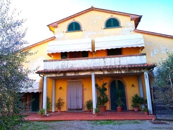 appartamento in vendita ad Arezzo in zona Rigutino