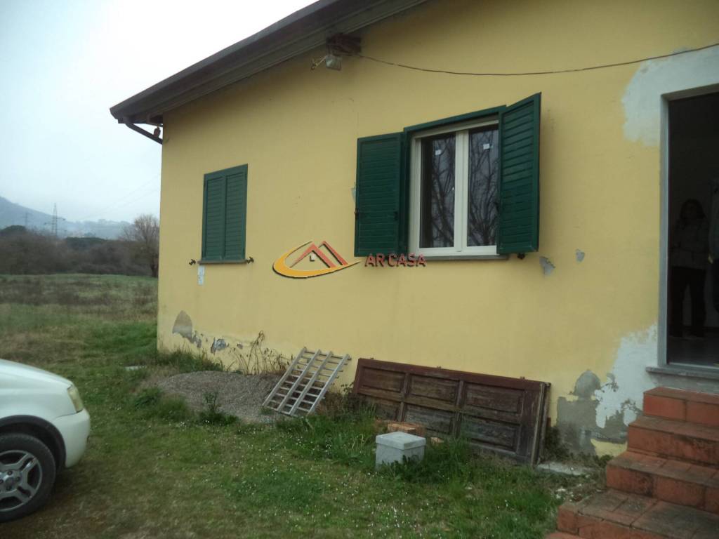 casa indipendente in vendita ad Arezzo in zona Rigutino