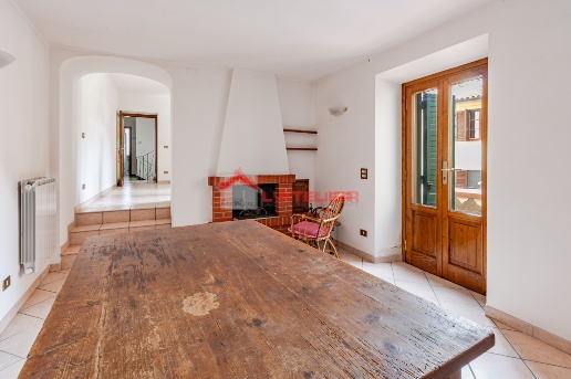 casa indipendente in vendita ad Arezzo in zona Pescaiola