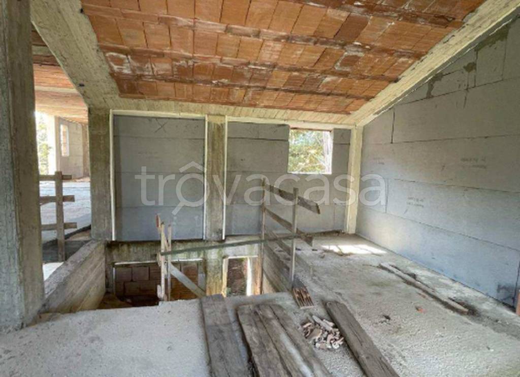 locale commerciale in vendita ad Arezzo in zona Rigutino