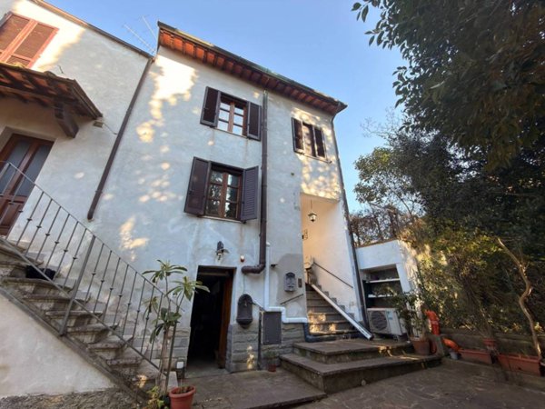 casa indipendente in vendita ad Arezzo in zona Centro Città