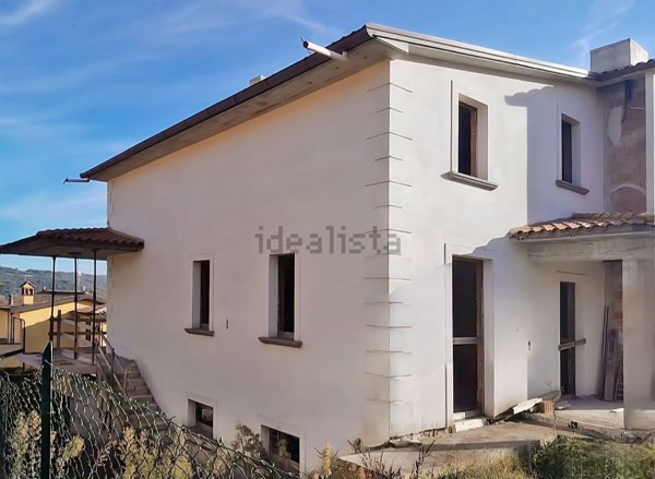 casa indipendente in vendita ad Arezzo in zona Pescaiola