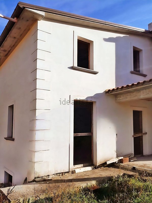 casa indipendente in vendita ad Arezzo in zona Pescaiola