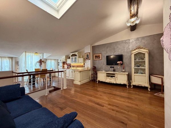 casa indipendente in vendita ad Arezzo in zona Centro Città