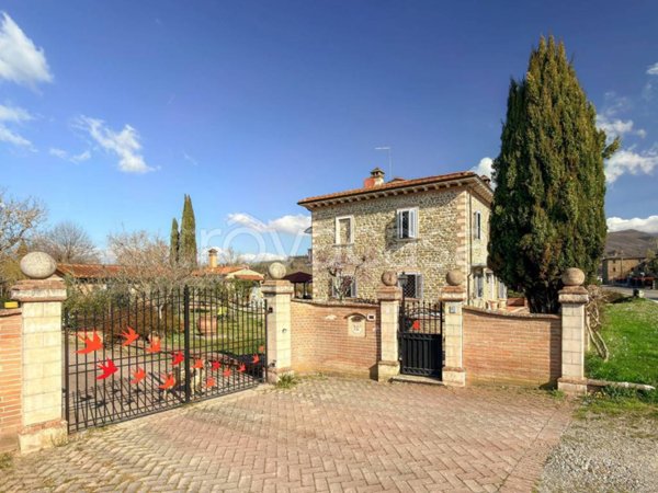 casa indipendente in vendita ad Arezzo in zona Pescaiola