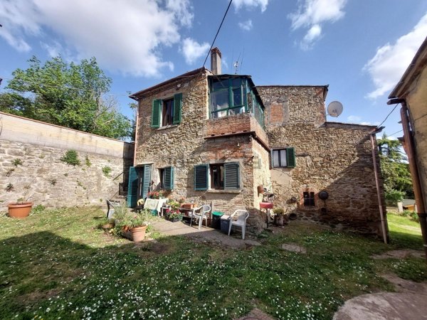 esavano in vendita ad Arezzo in zona Olmo