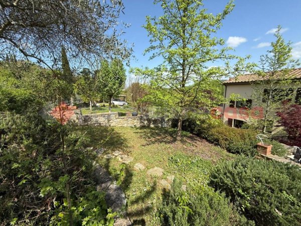 casa indipendente in vendita ad Arezzo in zona Zona La Pace