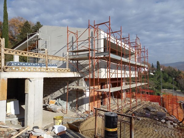 casa indipendente in vendita ad Arezzo in zona Marcena