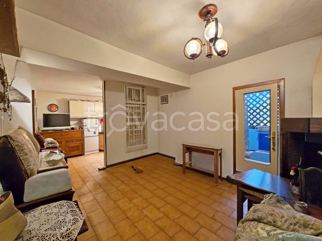 casa indipendente in vendita ad Arezzo