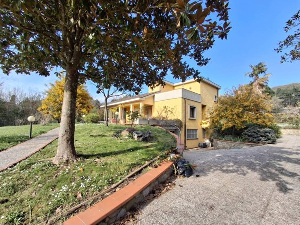 villa in vendita ad Arezzo in zona Agazzi
