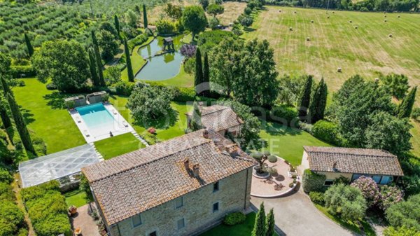 casa indipendente in vendita ad Arezzo in zona Puliciano