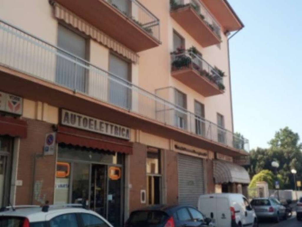 negozio in vendita ad Arezzo