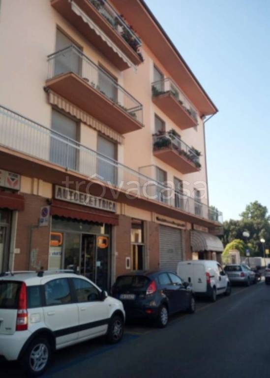 negozio in vendita ad Arezzo