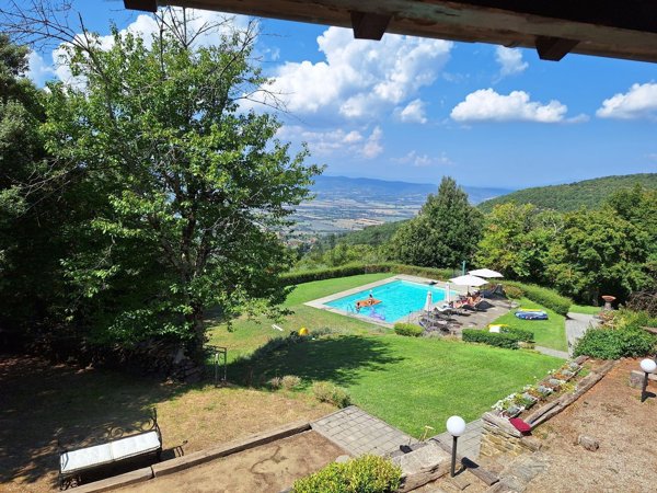 casa indipendente in vendita ad Arezzo in zona Olmo