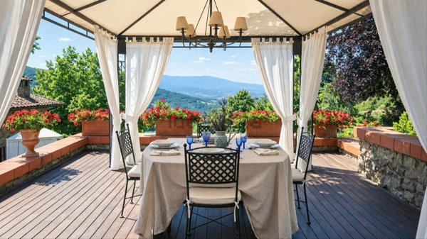 casa indipendente in vendita ad Arezzo in zona Chiassa-Tregozzano