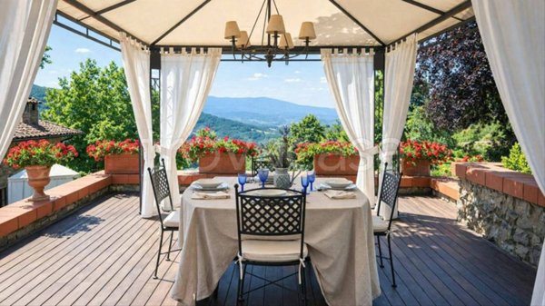 casa indipendente in vendita ad Arezzo in zona Tregozzano