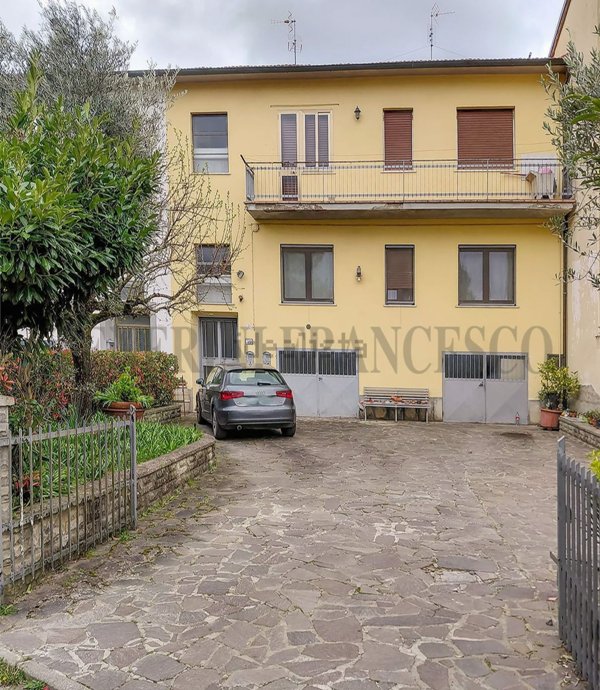 casa indipendente in vendita ad Arezzo in zona Pratantico-Indicatore