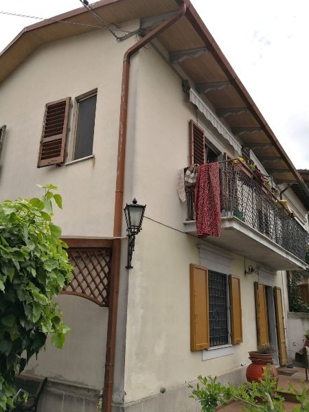 casa indipendente in vendita ad Arezzo in zona Rigutino