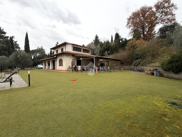 casa indipendente in vendita ad Arezzo in zona Olmo