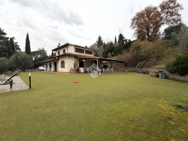 casa indipendente in vendita ad Arezzo in zona Puliciano
