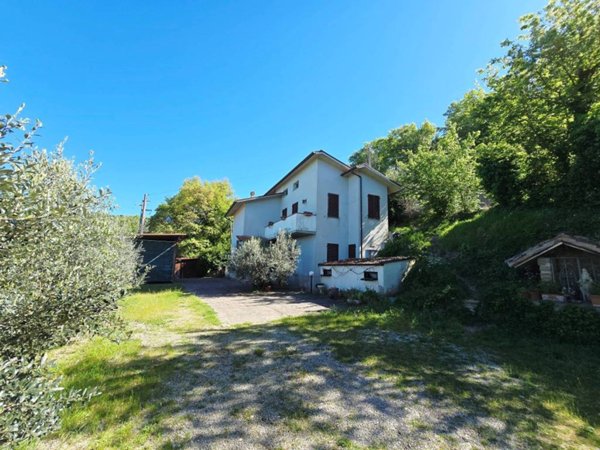 casa indipendente in vendita ad Arezzo in zona Quarata