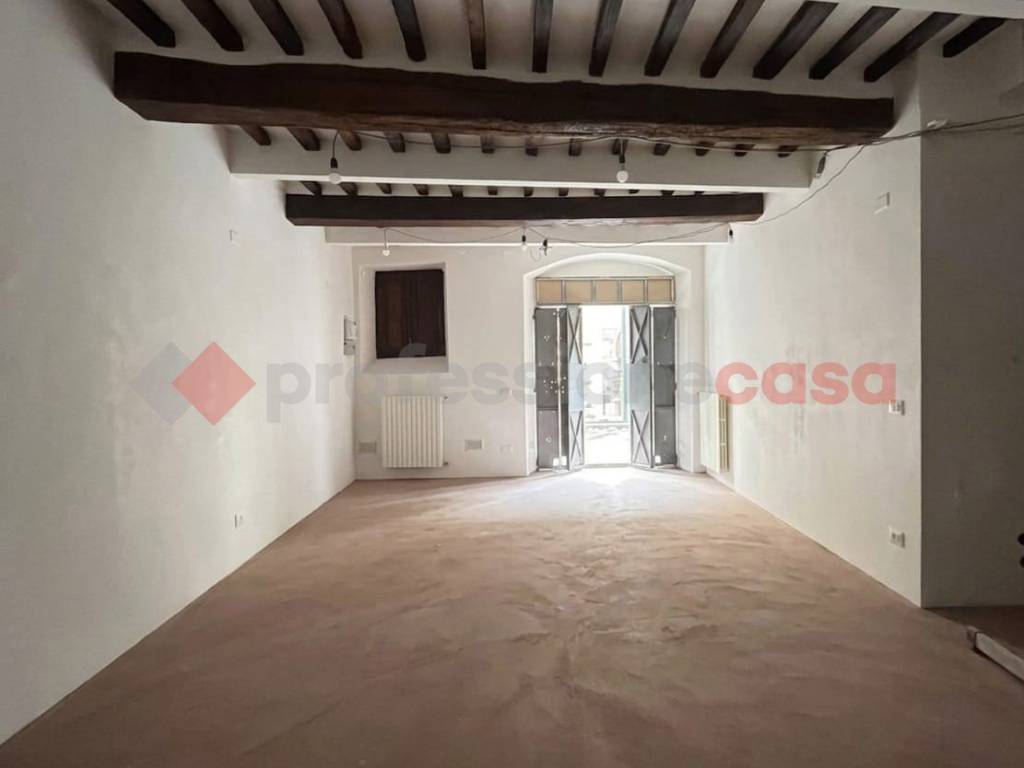 negozio in vendita ad Arezzo in zona Centro Città