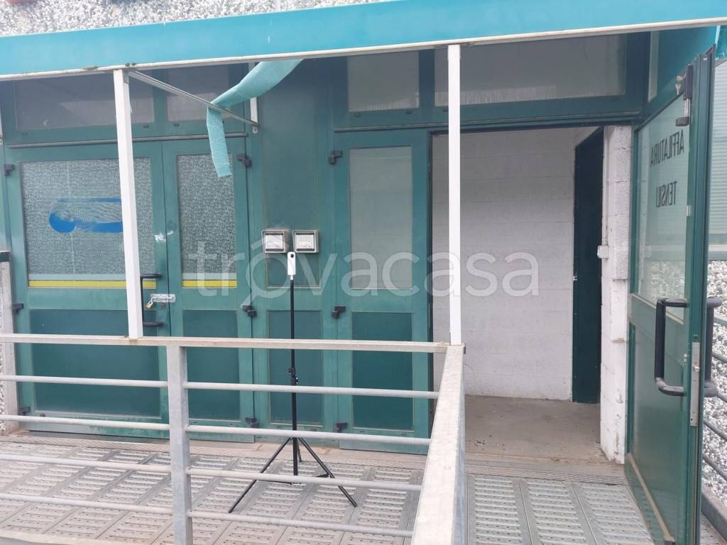 locale commerciale in vendita ad Arezzo in zona Agazzi