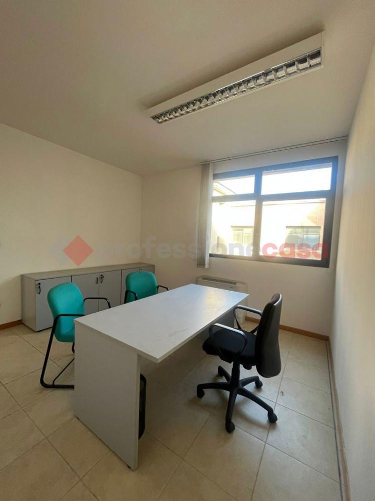 ufficio in vendita ad Arezzo in zona Fiorentina