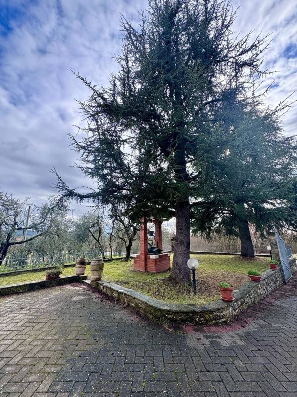 casa indipendente in vendita ad Arezzo in zona San Giuliano