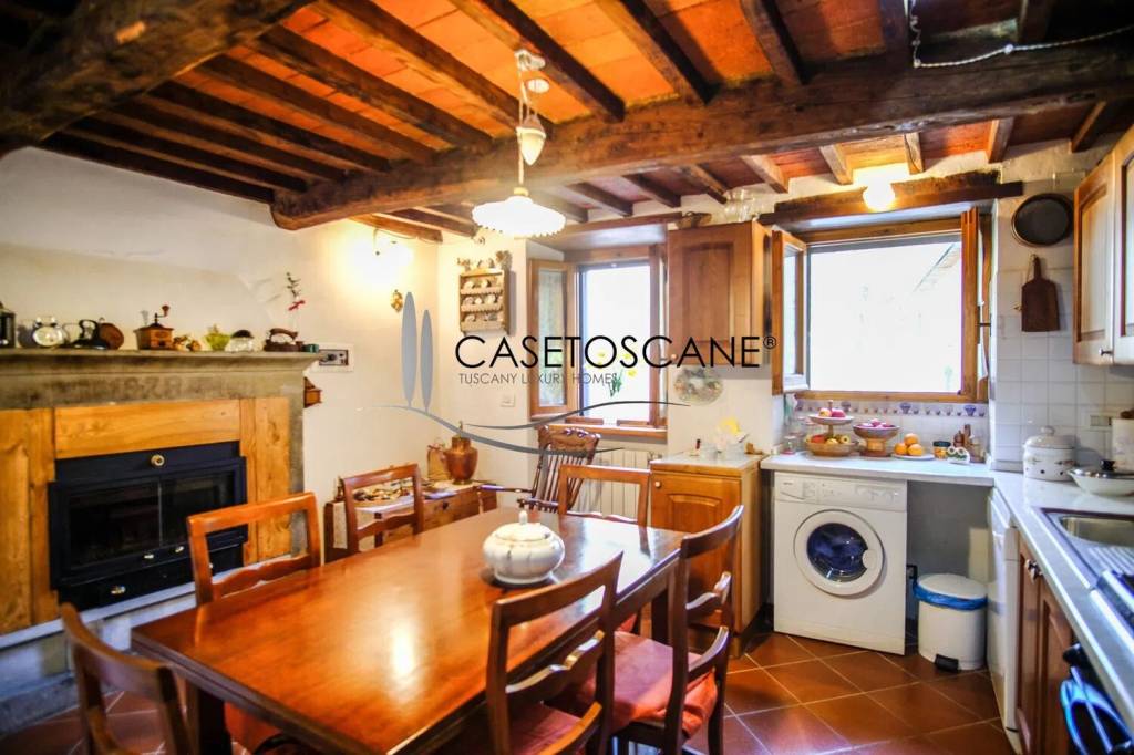 casa indipendente in vendita ad Arezzo in zona Palazzo del Pero