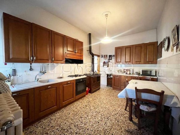 casa indipendente in vendita ad Arezzo in zona Antria
