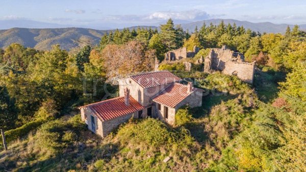 casa indipendente in vendita ad Arezzo in zona Palazzo del Pero