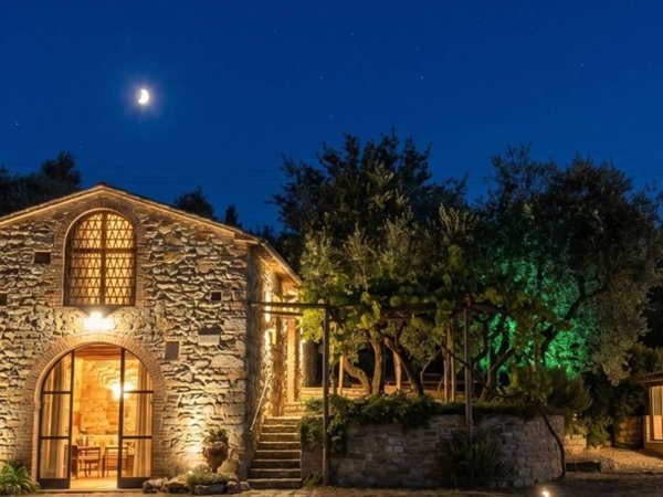 casa indipendente in vendita ad Arezzo in zona Antria
