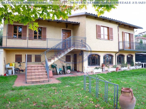 casa indipendente in vendita ad Arezzo in zona Agazzi