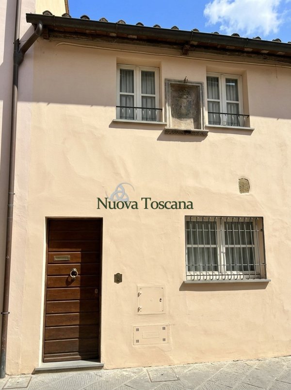 casa indipendente in vendita ad Arezzo in zona Centro Città