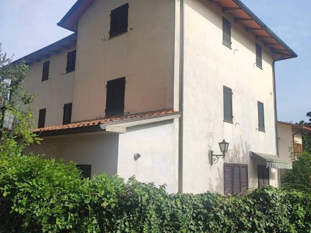 casa indipendente in vendita ad Arezzo in zona Rigutino
