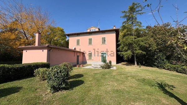 casa indipendente in vendita ad Arezzo in zona Frassineto