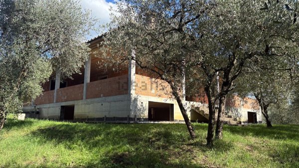 casa indipendente in vendita ad Arezzo in zona Vitiano