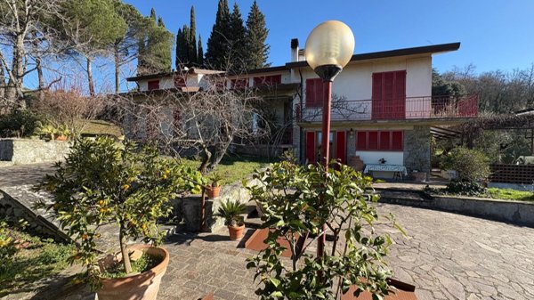 casa indipendente in vendita ad Arezzo in zona Antria