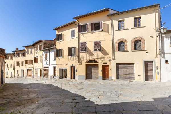 esavano in vendita ad Arezzo in zona Centro Città
