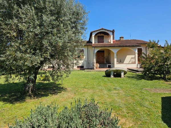 casa indipendente in vendita ad Arezzo in zona Antria