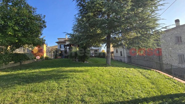 casa indipendente in vendita ad Arezzo in zona Fontiano