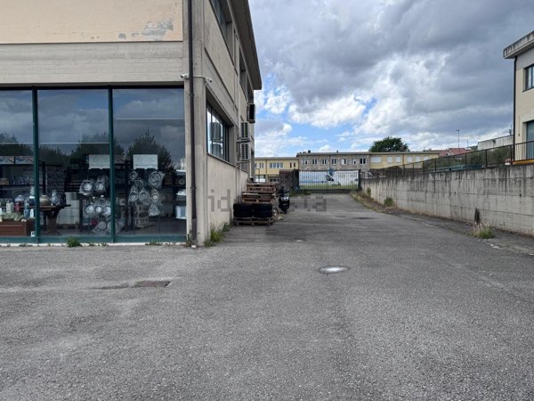 capannone in vendita ad Arezzo in zona San Leo