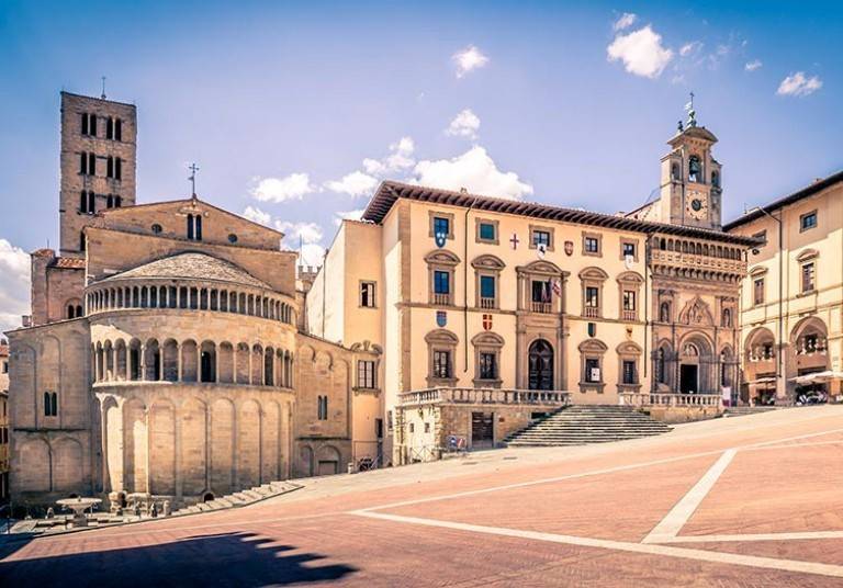 intera palazzina in vendita ad Arezzo in zona Centro Città