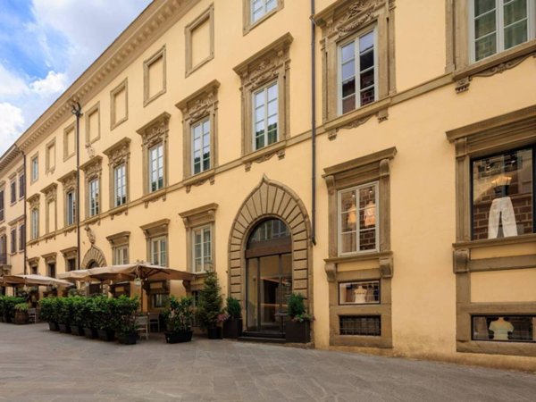 intera palazzina in vendita ad Arezzo in zona Centro Città