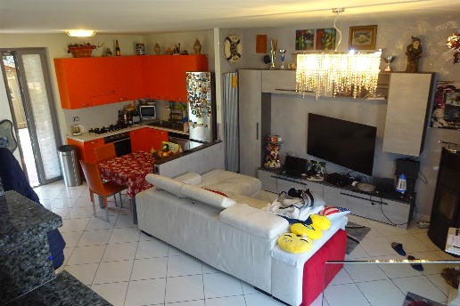 casa indipendente in vendita ad Arezzo in zona San Zeno