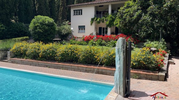 casa indipendente in vendita ad Arezzo in zona Olmo